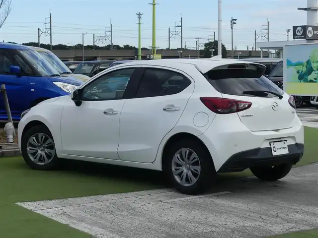 マツダ デミオ 13S 千葉県 2015(平27)年 6.4万km スノーフレイクホワイトパールマイカ スマートシティブレーキサポート/i-stop/純正SDナビ/地デジTV/【DVD/CD再生機能　Bluetooth接続】/バックカメラ/ETC/LEDヘッドライト/ウインカーミラー/コーナーセンサー/サイド/カーテンエアバッグ/スマートキー