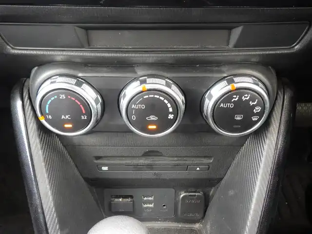 マツダ デミオ 13S 千葉県 2015(平27)年 6.4万km スノーフレイクホワイトパールマイカ スマートシティブレーキサポート/i-stop/純正SDナビ/地デジTV/【DVD/CD再生機能　Bluetooth接続】/バックカメラ/ETC/LEDヘッドライト/ウインカーミラー/コーナーセンサー/サイド/カーテンエアバッグ/スマートキー