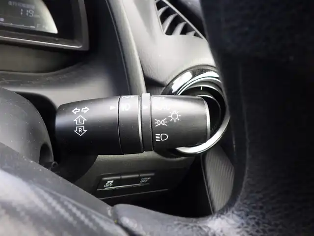 マツダ デミオ 13S 千葉県 2015(平27)年 6.4万km スノーフレイクホワイトパールマイカ スマートシティブレーキサポート/i-stop/純正SDナビ/地デジTV/【DVD/CD再生機能　Bluetooth接続】/バックカメラ/ETC/LEDヘッドライト/ウインカーミラー/コーナーセンサー/サイド/カーテンエアバッグ/スマートキー