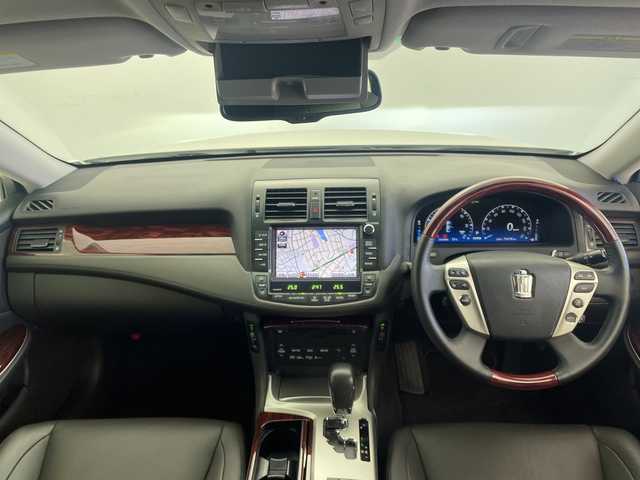 トヨタ クラウン ハイブリッド Gパッケージ 愛知県 2012(平24)年 7.6万km ホワイトパールクリスタルシャイン 純正ナビ/・フルセグ/・ＤＶＤ／ＣＤ　/バックカメラ/シートヒーター/エアーシート/ビルドインＥＴＣ/パワーシート/追従クルコン/衝突軽減/コーナーセンサー/電動リアサンシェード/LEDヘッドライト/カードキー