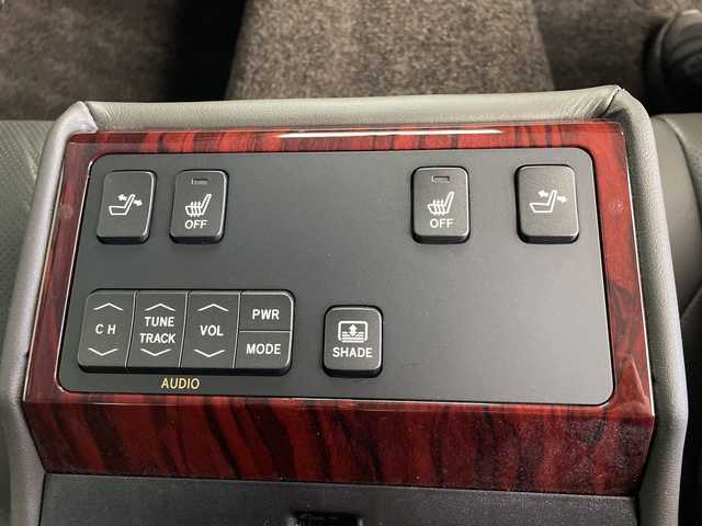 トヨタ クラウン ハイブリッド Gパッケージ 愛知県 2012(平24)年 7.6万km ホワイトパールクリスタルシャイン 純正ナビ/・フルセグ/・ＤＶＤ／ＣＤ　/バックカメラ/シートヒーター/エアーシート/ビルドインＥＴＣ/パワーシート/追従クルコン/衝突軽減/コーナーセンサー/電動リアサンシェード/LEDヘッドライト/カードキー