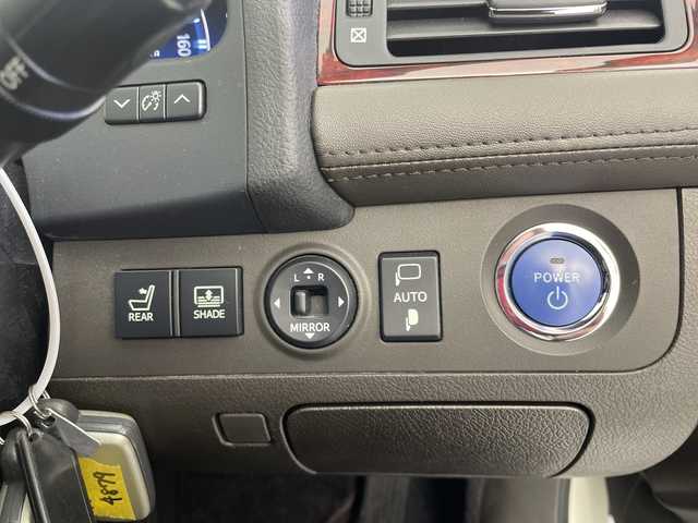 トヨタ クラウン ハイブリッド Gパッケージ 愛知県 2012(平24)年 7.6万km ホワイトパールクリスタルシャイン 純正ナビ/・フルセグ/・ＤＶＤ／ＣＤ　/バックカメラ/シートヒーター/エアーシート/ビルドインＥＴＣ/パワーシート/追従クルコン/衝突軽減/コーナーセンサー/電動リアサンシェード/LEDヘッドライト/カードキー