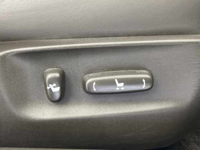 トヨタ クラウン ハイブリッド Gパッケージ 愛知県 2012(平24)年 7.6万km ホワイトパールクリスタルシャイン 純正ナビ/・フルセグ/・ＤＶＤ／ＣＤ　/バックカメラ/シートヒーター/エアーシート/ビルドインＥＴＣ/パワーシート/追従クルコン/衝突軽減/コーナーセンサー/電動リアサンシェード/LEDヘッドライト/カードキー