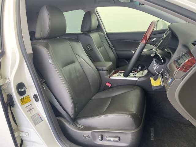 トヨタ クラウン ハイブリッド Gパッケージ 愛知県 2012(平24)年 7.6万km ホワイトパールクリスタルシャイン 純正ナビ/・フルセグ/・ＤＶＤ／ＣＤ　/バックカメラ/シートヒーター/エアーシート/ビルドインＥＴＣ/パワーシート/追従クルコン/衝突軽減/コーナーセンサー/電動リアサンシェード/LEDヘッドライト/カードキー