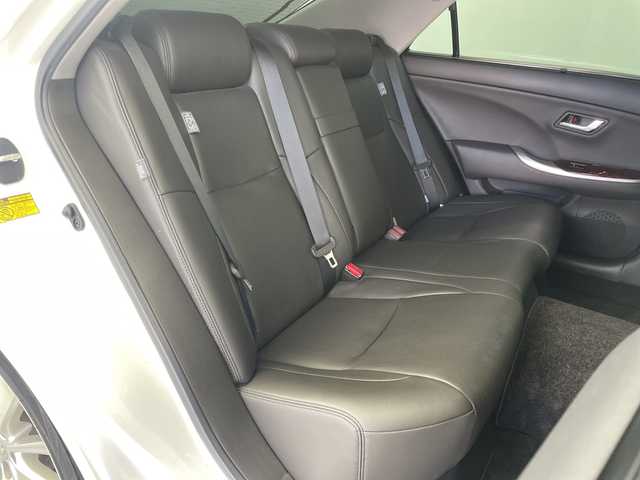 トヨタ クラウン ハイブリッド Gパッケージ 愛知県 2012(平24)年 7.6万km ホワイトパールクリスタルシャイン 純正ナビ/・フルセグ/・ＤＶＤ／ＣＤ　/バックカメラ/シートヒーター/エアーシート/ビルドインＥＴＣ/パワーシート/追従クルコン/衝突軽減/コーナーセンサー/電動リアサンシェード/LEDヘッドライト/カードキー