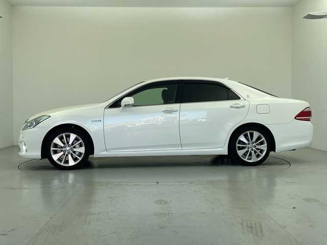 トヨタ クラウン ハイブリッド Gパッケージ 愛知県 2012(平24)年 7.6万km ホワイトパールクリスタルシャイン 純正ナビ/・フルセグ/・ＤＶＤ／ＣＤ　/バックカメラ/シートヒーター/エアーシート/ビルドインＥＴＣ/パワーシート/追従クルコン/衝突軽減/コーナーセンサー/電動リアサンシェード/LEDヘッドライト/カードキー