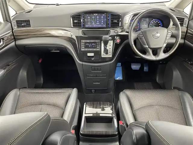 日産 エルグランド 250HWS S アーバンクロム 大阪府 2020(令2)年 6.3万km ブリリアントホワイトパール インテリジェントエマージェンシーブレーキ/　・インテリジェントクルーズコントロール/　・車線逸脱警報　LDW/　・インテリジェントLI/　・ハイビームアシスト/純正ディーラーナビ/　CD/DVD/Bluetooth/フルセグ/バックカメラ/両側パワースライドドア/ハーフレザーシート黒/革巻きステアリング/後席サンシェード/純正18インチアルミホイール/オットマン/スマートキー/ステアリングスイッチ/ビルトインETC/純正フロアマット/電動格納ウィンカーミラー