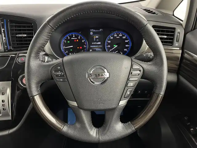 日産 エルグランド 250HWS S アーバンクロム 大阪府 2020(令2)年 6.3万km ブリリアントホワイトパール インテリジェントエマージェンシーブレーキ/　・インテリジェントクルーズコントロール/　・車線逸脱警報　LDW/　・インテリジェントLI/　・ハイビームアシスト/純正ディーラーナビ/　CD/DVD/Bluetooth/フルセグ/バックカメラ/両側パワースライドドア/ハーフレザーシート黒/革巻きステアリング/後席サンシェード/純正18インチアルミホイール/オットマン/スマートキー/ステアリングスイッチ/ビルトインETC/純正フロアマット/電動格納ウィンカーミラー