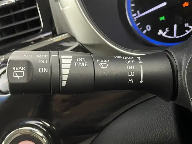 日産 エルグランド 250HWS S アーバンクロム 大阪府 2020(令2)年 6.3万km ブリリアントホワイトパール インテリジェントエマージェンシーブレーキ/　・インテリジェントクルーズコントロール/　・車線逸脱警報　LDW/　・インテリジェントLI/　・ハイビームアシスト/純正ディーラーナビ/　CD/DVD/Bluetooth/フルセグ/バックカメラ/両側パワースライドドア/ハーフレザーシート黒/革巻きステアリング/後席サンシェード/純正18インチアルミホイール/オットマン/スマートキー/ステアリングスイッチ/ビルトインETC/純正フロアマット/電動格納ウィンカーミラー