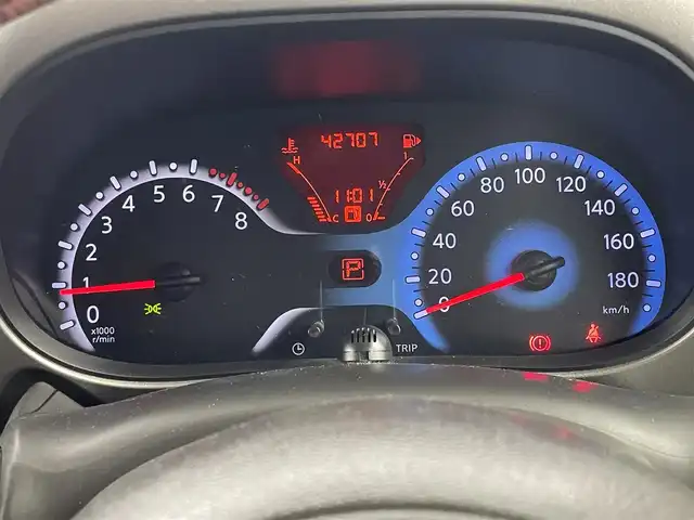 日産 キューブ 15X 埼玉県 2015(平27)年 4.3万km ラディアントレッド 純正ナビ　ドライブレコーダー　ＥＴＣ　地デジＴＶ　プッシュスタート　スマートキー　純正フロアマット　Ｂｌｕｅｔｏｏｔｈ　ＵＳＢ　エアコン　ＣＶＴ　横滑り防止　ＡＢＳ　アイドリングストップ