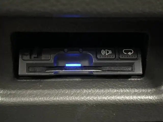 日産 キューブ 15X 埼玉県 2015(平27)年 4.3万km ラディアントレッド 純正ナビ　ドライブレコーダー　ＥＴＣ　地デジＴＶ　プッシュスタート　スマートキー　純正フロアマット　Ｂｌｕｅｔｏｏｔｈ　ＵＳＢ　エアコン　ＣＶＴ　横滑り防止　ＡＢＳ　アイドリングストップ