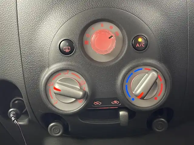 日産 キューブ 15X 埼玉県 2015(平27)年 4.3万km ラディアントレッド 純正ナビ　ドライブレコーダー　ＥＴＣ　地デジＴＶ　プッシュスタート　スマートキー　純正フロアマット　Ｂｌｕｅｔｏｏｔｈ　ＵＳＢ　エアコン　ＣＶＴ　横滑り防止　ＡＢＳ　アイドリングストップ