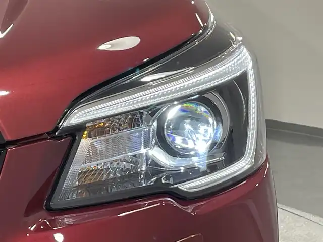 スバル フォレスター ハイブリッド アドバンス 愛知県 2019(令1)年 0.8万km クリムゾンレッドP 純正８インチＳＤナビ　/（Bluetooth/フルセグTV/SD/FM/AM/iPod)/アイサイト　/　　-レーダークルーズコントロール　/　　-衝突軽減ブレーキ　/　　-車線逸脱警報/　　-先行車発進お知らせ/ビルトインＥＴＣ　/シートヒーター　/ステアリングヒーター　/メモリ機能付パワーシート　/ブラインドスポットモニター（ＢＳＭ）/ＵＳＢ接続　/コーナーセンサー　/パドルシフト/LEDヘッドライト/LEDフォグランプ/オートブレーキホールド機能
