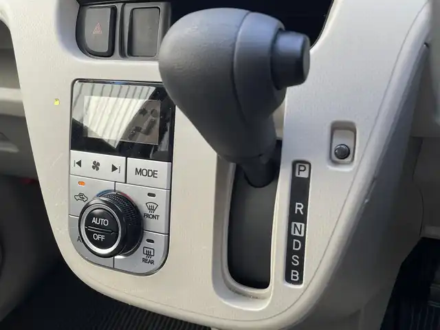 ダイハツ ムーヴ X SAⅡ 滋賀県 2015(平27)年 3.6万km シルキーブルーP ガソリン/2WD(FF)/CVT/7インチ社外ナビ【MDV-D303】/(FM/AM/CD/ワンセグ/USB)/バックカメラ/スマートアシストII/・プリクラッシュブレーキアシスト	/・踏み間違い防止アシスト	/・レーンキープアシスト	/電動格納ミラー/アイドリングストップ/ステアリングスイッチ/オートライト/ハロゲンライト/フルオートエアコン/プッシュスタート/スマートキー/スペアキー/社外フロアマット/ドアバイザー