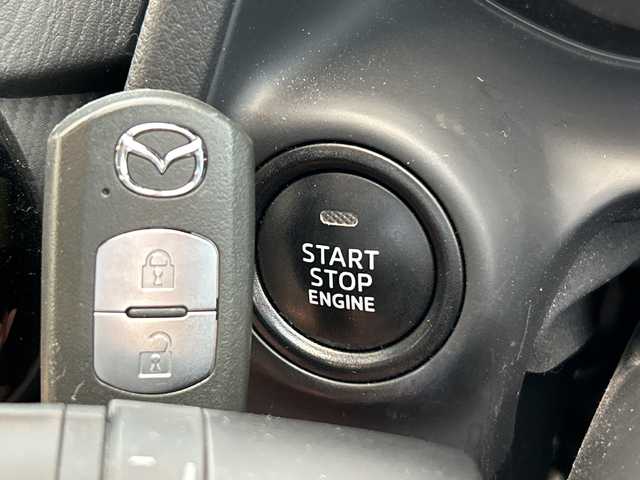 マツダ デミオ 岐阜県 2017(平29)年 6.8万km ソウルレッドプレミアムメタリック 純正ナビ/アイアクティブセンス/プッシュスタート/アイドリングストップ/スマートキー/HUD/BSM/フルセグ/ETC/USB入力端子/Bluetooth/AUX/BSM/クルーズコントロール/社外フロアマット/シートヒーター/レーンキープアシスト/オートライト/LEDヘッドライト/カーテンエアバック/コーナーセンサー後ろのみ/ドアバイザー/純正アルミホイール