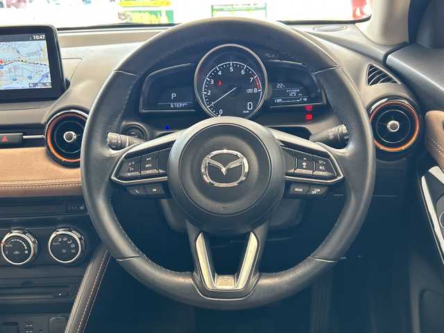 マツダ デミオ 岐阜県 2017(平29)年 6.8万km ソウルレッドプレミアムメタリック 純正ナビ/アイアクティブセンス/プッシュスタート/アイドリングストップ/スマートキー/HUD/BSM/フルセグ/ETC/USB入力端子/Bluetooth/AUX/BSM/クルーズコントロール/社外フロアマット/シートヒーター/レーンキープアシスト/オートライト/LEDヘッドライト/カーテンエアバック/コーナーセンサー後ろのみ/ドアバイザー/純正アルミホイール