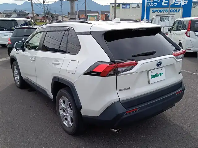 トヨタ ＲＡＶ４ ハイブリットX 福井県 2019(令1)年 6.2万km ホワイトパールクリスタルシャイン レーダークルーズコントロール/純正SDナビ（NSZT-Y68T）/・（フルセグTV/CD/DVD/Bluetooth）/バックカメラ/ビルトインETC/ドライブレコーダー/ステアリングスイッチ/オートブレーキホールド/スタッドレスタイヤ積込/純正フロアマット/純正17インチAW/スマートキー