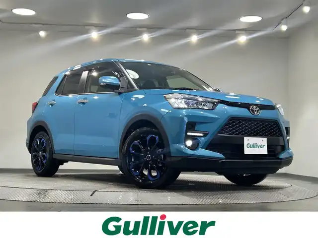 トヨタ ライズ Z 愛知県 2022(令4)年 1.8万km ターコイズブルーマイカメタリック 純正９型Ｔコネクトナビ　/(Bluetooth/フルセグTV/SD/CD・DVD再生）/パノラミックビューモニター　/USB接続/スマートアシスト/　　-衝突回避支援ブレーキ/　　-衝突警報機能/　　-車線逸脱警報/　　-車線逸脱抑制機能/　　-ブレーキ制御付誤発進抑制/　　-先行車発進お知らせ/　　-ADB（アダプティブドライビングビーム）/　　-コーナーセンサー/　　-標識認識機能/　　-LKC（レーンキープコントロール）/　　-アダプティブクルーズコントロール　/前席シートヒーター　/ビルトインＥＴＣ　/前後ドライブレコーダー　/ＬＥＤヘッドライト/LEDフォグランプ　/社外17インチアルミ/プッシュスタート/　　-スマートキー