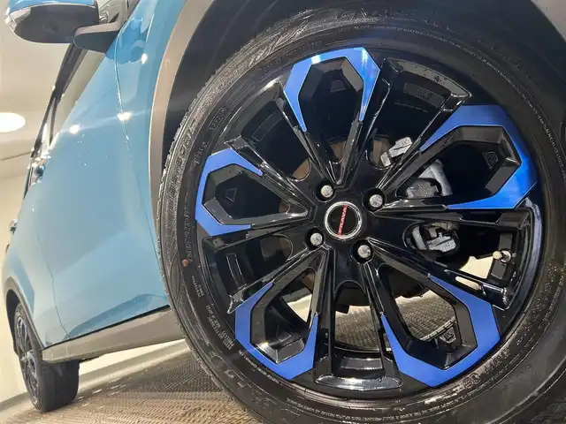 トヨタ ライズ Z 愛知県 2022(令4)年 1.8万km ターコイズブルーマイカメタリック 純正９型Ｔコネクトナビ　/(Bluetooth/フルセグTV/SD/CD・DVD再生）/パノラミックビューモニター　/USB接続/スマートアシスト/　　-衝突回避支援ブレーキ/　　-衝突警報機能/　　-車線逸脱警報/　　-車線逸脱抑制機能/　　-ブレーキ制御付誤発進抑制/　　-先行車発進お知らせ/　　-ADB（アダプティブドライビングビーム）/　　-コーナーセンサー/　　-標識認識機能/　　-LKC（レーンキープコントロール）/　　-アダプティブクルーズコントロール　/前席シートヒーター　/ビルトインＥＴＣ　/前後ドライブレコーダー　/ＬＥＤヘッドライト/LEDフォグランプ　/社外17インチアルミ/プッシュスタート/　　-スマートキー