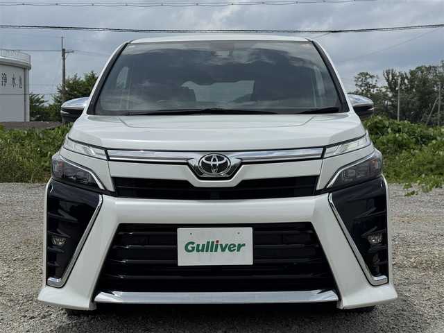 トヨタ ヴォクシー ZS 煌Ⅲ 兵庫県 2021(令3)年 4.6万km ホワイトパールクリスタルシャイン カロッツェリア8インチナビ/フルセグTV/バックカメラ/カロッツェリア10.2インチフリップダウンモニター/ビルトインETC/トヨタセーフティセンス/ハーフ黒レザーシート/両側パワースライドドア/純正16インチAW/AUTOハイビーム/AUTOライト