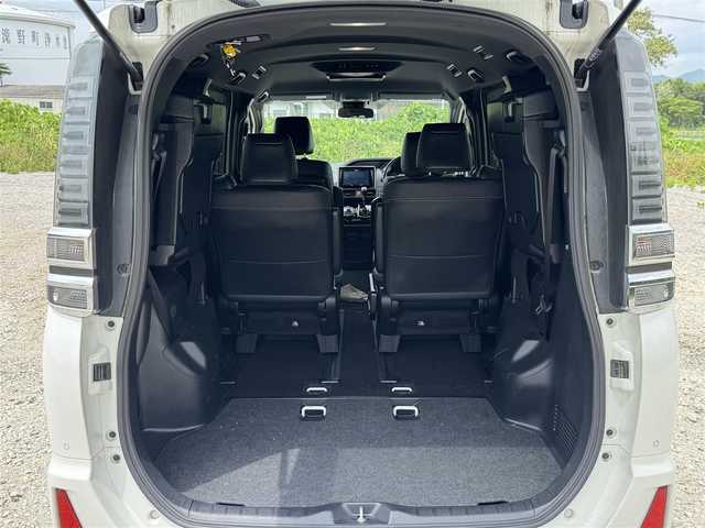 トヨタ ヴォクシー ZS 煌Ⅲ 兵庫県 2021(令3)年 4.6万km ホワイトパールクリスタルシャイン カロッツェリア8インチナビ/フルセグTV/バックカメラ/カロッツェリア10.2インチフリップダウンモニター/ビルトインETC/トヨタセーフティセンス/ハーフ黒レザーシート/両側パワースライドドア/純正16インチAW/AUTOハイビーム/AUTOライト