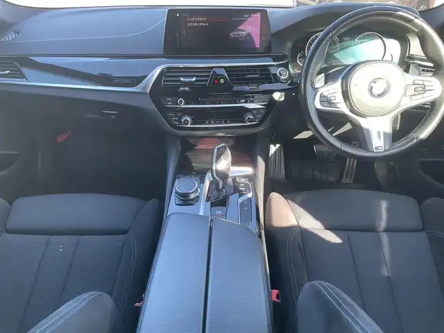 ＢＭＷ ５２３ｄ ツーリング エディション ミッション:インポッシブル 岡山県 2018(平30)年 6.2万km サファイアブラックP 特別仕様車/登録時走行距離61899km/純正10インチナビ/プレミアムサウンドシステム(harman/kardon)/フルセグTV(AM.FM.CD.DVD.TV.BT)/全方位カメラ/本革巻きステアリング/ETC/ブラインドスポットモニター/前後ドライブレコーダー/クリアランスソナー/衝突軽減ブレーキ/横滑り防止装置/クルーズコントロール(追従走行あり)/車線逸脱警報（レーンキープアシスト）/オートライト/オートマチックハイビーム/アイドリングストップ/電動リアゲート/19インチ純正AW/純正フロアマット/D+N席パワーシート/保証書/取扱説明書/スペアキー