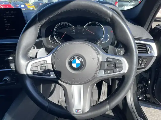 ＢＭＷ ５２３ｄ ツーリング エディション ミッション:インポッシブル 岡山県 2018(平30)年 6.2万km サファイアブラックP 特別仕様車/登録時走行距離61899km/純正10インチナビ/プレミアムサウンドシステム(harman/kardon)/フルセグTV(AM.FM.CD.DVD.TV.BT)/全方位カメラ/本革巻きステアリング/ETC/ブラインドスポットモニター/前後ドライブレコーダー/クリアランスソナー/衝突軽減ブレーキ/横滑り防止装置/クルーズコントロール(追従走行あり)/車線逸脱警報（レーンキープアシスト）/オートライト/オートマチックハイビーム/アイドリングストップ/電動リアゲート/19インチ純正AW/純正フロアマット/D+N席パワーシート/保証書/取扱説明書/スペアキー