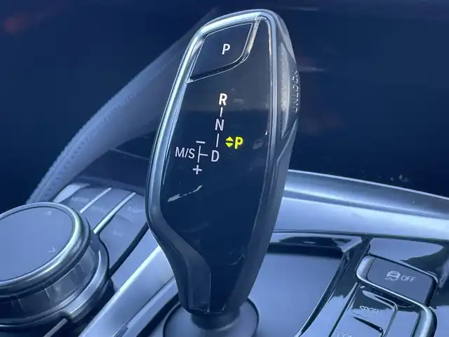 ＢＭＷ ５２３ｄ ツーリング エディション ミッション:インポッシブル 岡山県 2018(平30)年 6.2万km サファイアブラックP 特別仕様車/登録時走行距離61899km/純正10インチナビ/プレミアムサウンドシステム(harman/kardon)/フルセグTV(AM.FM.CD.DVD.TV.BT)/全方位カメラ/本革巻きステアリング/ETC/ブラインドスポットモニター/前後ドライブレコーダー/クリアランスソナー/衝突軽減ブレーキ/横滑り防止装置/クルーズコントロール(追従走行あり)/車線逸脱警報（レーンキープアシスト）/オートライト/オートマチックハイビーム/アイドリングストップ/電動リアゲート/19インチ純正AW/純正フロアマット/D+N席パワーシート/保証書/取扱説明書/スペアキー