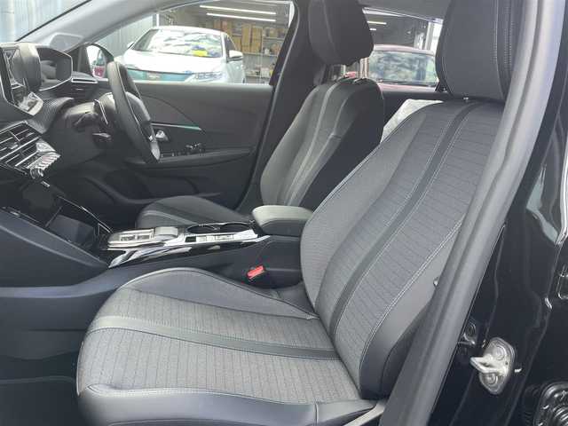 プジョー プジョー ２０８ アリュール 石川県 2022(令4)年 1.8万km 黒 純正ディスプレイオーディオ/AppleCarPlay/AndroidAuto/360ビューモニター/デジタルヘッドアップインストルメントパネル/LEDライト/LEDデイライト/アクティブセーフティブレーキ/ディスタンスアラート/レーンポジショニングアシスト/アクティブクルーズ/クリアランスソナー/ETC/パドルシフト/純正アロイホイール/スタッドレスタイヤ積込/スマートキー/プッシュスタート