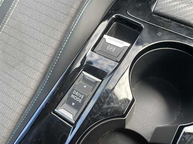プジョー プジョー ２０８ アリュール 石川県 2022(令4)年 1.8万km 黒 純正ディスプレイオーディオ/AppleCarPlay/AndroidAuto/360ビューモニター/デジタルヘッドアップインストルメントパネル/LEDライト/LEDデイライト/アクティブセーフティブレーキ/ディスタンスアラート/レーンポジショニングアシスト/アクティブクルーズ/クリアランスソナー/ETC/パドルシフト/純正アロイホイール/スタッドレスタイヤ積込/スマートキー/プッシュスタート