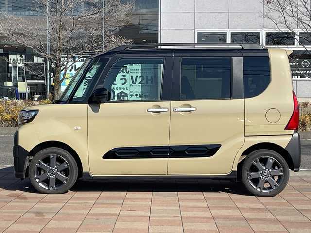 ダイハツ タント ファンクロスターボ 福島県 2023(令5)年 1.4万km ブラックマイカメタリック/サンドベージュメタリック 4WD/ターボ/純正9inディスプレイオーディオ/　【USB/BT/apple carplay/Android Auto】/バックカメラ/両側パワースライドドア/前席シートヒーター/アイドリングストップ/横滑り防止機能/パーキングアシスト/衝突軽減システム/LEDヘッドライト（AUTO機能付き）/　・フォグランプ/ヘッドライトレベライザー/コーナーセンサー/純正フロアマット/プッシュスタート/新車保証書/取扱説明書/スペアキー×１