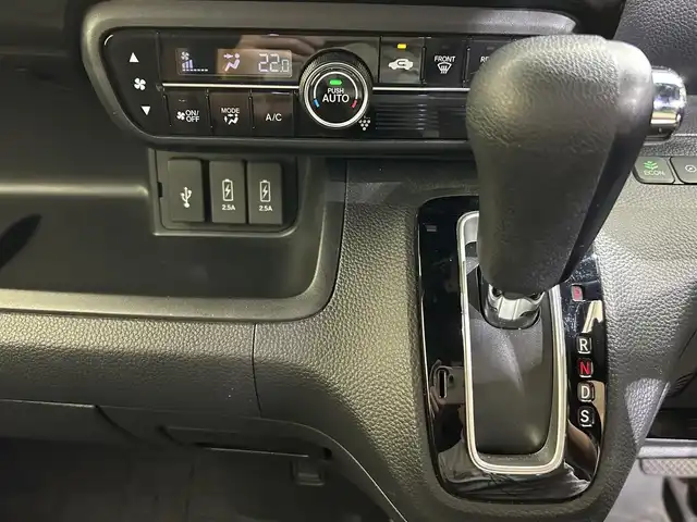 ホンダ Ｎ ＢＯＸ カスタム G L ターボ ホンダセンシング 愛媛県 2019(令1)年 5.7万km プラチナホワイトパール ・８型ナビ/（フルセグＴＶ・ＢＴ・ＣＤ・ＤＶＤ・ＳＤ・ＵＳＢ・ａｐｐｌｅ　ｃａｒｐｌａｙ）/・バックカメラ　/・１１．６型後席液晶　/・ＥＴＣ　/・前後ドラレコ　/・衝突軽減ブレーキ　/・レーダークルコン　/・両側電動ドア/・レーンキープアシスト/・レーダー探知機