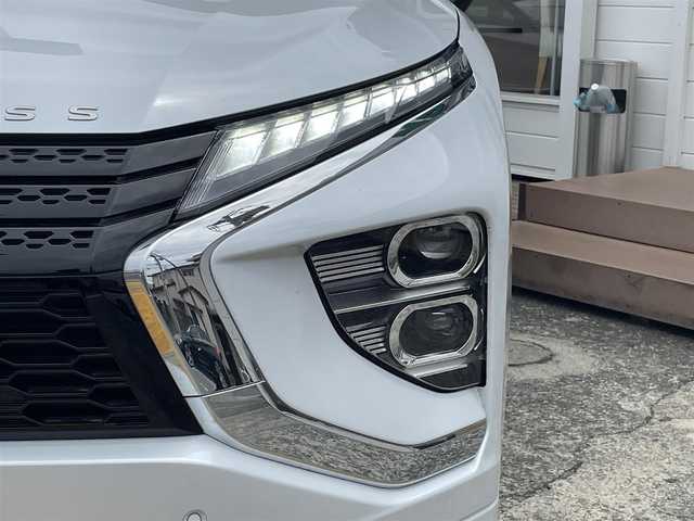 三菱 エクリプス クロス ＰＨＥＶ P 神奈川県 2023(令5)年 1.7万km ホワイトダイヤモンド ワンオーナー/純正8インチディスプレイ/　(ナビ・フルセグTV・Bluetooth・USB)/マルチアラウンドモニター/e-Assist/　・衝突被害軽減ブレーキ/　・車線逸脱警報システム/　・誤発進抑制機能/　・後側方車両検知警報システム/　・後退時交差車両検知警報システム/パーキングセンサー/MI-PILOT/　・レーダークルーズコントロール/　・車線維持支援機能/純正18インチAW/LEDヘッドライト/ヘッドアップディスプレイ/エレクトリックテールゲード/前後ドライブレコーダー/ステアリングヒーター/前席シートヒーター/スマートキー×2/保証書/取扱説明書