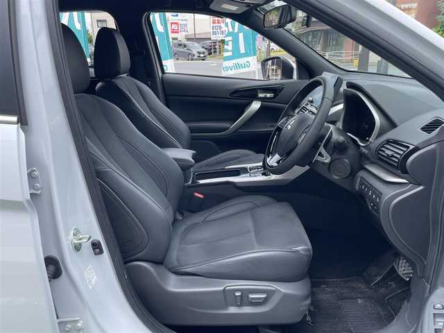 三菱 エクリプス クロス ＰＨＥＶ P 神奈川県 2023(令5)年 1.7万km ホワイトダイヤモンド ワンオーナー/純正8インチディスプレイ/　(ナビ・フルセグTV・Bluetooth・USB)/マルチアラウンドモニター/e-Assist/　・衝突被害軽減ブレーキ/　・車線逸脱警報システム/　・誤発進抑制機能/　・後側方車両検知警報システム/　・後退時交差車両検知警報システム/パーキングセンサー/MI-PILOT/　・レーダークルーズコントロール/　・車線維持支援機能/純正18インチAW/LEDヘッドライト/ヘッドアップディスプレイ/エレクトリックテールゲード/前後ドライブレコーダー/ステアリングヒーター/前席シートヒーター/スマートキー×2/保証書/取扱説明書