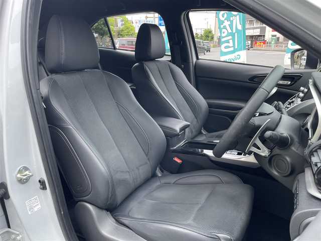 三菱 エクリプス クロス ＰＨＥＶ P 神奈川県 2023(令5)年 1.7万km ホワイトダイヤモンド ワンオーナー/純正8インチディスプレイ/　(ナビ・フルセグTV・Bluetooth・USB)/マルチアラウンドモニター/e-Assist/　・衝突被害軽減ブレーキ/　・車線逸脱警報システム/　・誤発進抑制機能/　・後側方車両検知警報システム/　・後退時交差車両検知警報システム/パーキングセンサー/MI-PILOT/　・レーダークルーズコントロール/　・車線維持支援機能/純正18インチAW/LEDヘッドライト/ヘッドアップディスプレイ/エレクトリックテールゲード/前後ドライブレコーダー/ステアリングヒーター/前席シートヒーター/スマートキー×2/保証書/取扱説明書