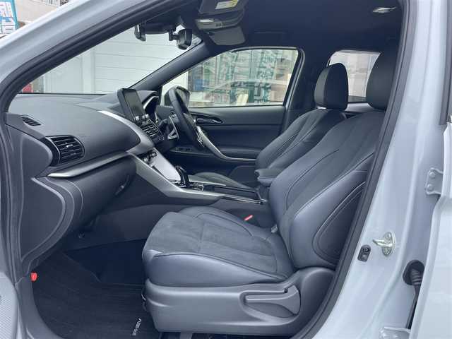 三菱 エクリプス クロス ＰＨＥＶ P 神奈川県 2023(令5)年 1.7万km ホワイトダイヤモンド ワンオーナー/純正8インチディスプレイ/　(ナビ・フルセグTV・Bluetooth・USB)/マルチアラウンドモニター/e-Assist/　・衝突被害軽減ブレーキ/　・車線逸脱警報システム/　・誤発進抑制機能/　・後側方車両検知警報システム/　・後退時交差車両検知警報システム/パーキングセンサー/MI-PILOT/　・レーダークルーズコントロール/　・車線維持支援機能/純正18インチAW/LEDヘッドライト/ヘッドアップディスプレイ/エレクトリックテールゲード/前後ドライブレコーダー/ステアリングヒーター/前席シートヒーター/スマートキー×2/保証書/取扱説明書
