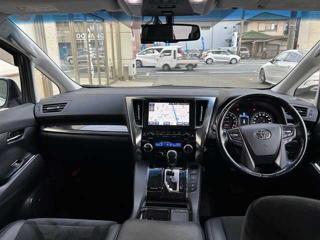 トヨタ アルファード S Cパッケージ 大阪府 2017(平29)年 9.5万km ホワイトパールクリスタルシャイン Wサンルーフ/JBLメーカーナビ/フルセグTV CD DVD BT BD HDMI/純正フリップダウンモニター/パノラミックビューモニター/スマートキー 2個/両側パワースライドドア/パワーバックドア/衝突被害軽減ブレーキ/レーダークルーズコントロール/オートマチックハイビーム/LEDオートヘッドライト/フォグライト/コーナーセンサー/ハーフレザーシート/パワーシート/AC100V電源/ステアリングヒーター/ステアリングリモコン/ビルトイン2.0ETC/前後ドラレコ/W サイド カーテン ニー エアバッグ/保証書 取説 ナビ取説/禁煙車