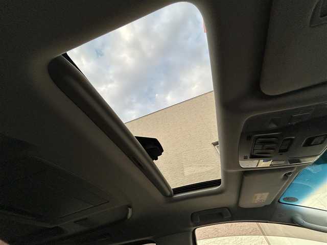 トヨタ アルファード S Cパッケージ 大阪府 2017(平29)年 9.5万km ホワイトパールクリスタルシャイン Wサンルーフ/JBLメーカーナビ/フルセグTV CD DVD BT BD HDMI/純正フリップダウンモニター/パノラミックビューモニター/スマートキー 2個/両側パワースライドドア/パワーバックドア/衝突被害軽減ブレーキ/レーダークルーズコントロール/オートマチックハイビーム/LEDオートヘッドライト/フォグライト/コーナーセンサー/ハーフレザーシート/パワーシート/AC100V電源/ステアリングヒーター/ステアリングリモコン/ビルトイン2.0ETC/前後ドラレコ/W サイド カーテン ニー エアバッグ/保証書 取説 ナビ取説/禁煙車