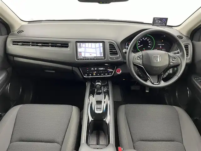 ホンダ ヴェゼル ハイブリッド X ホンダセンシング 福井県 2020(令2)年 2.5万km プラチナホワイトパール ワンオーナー/純正ナビ/CD/DVD/フルセグTV/Bluetooth/SD/USB/AUX/バックカメラ /ホンダセンシング/・マルチインフォメーションディスプレイ/・衝突軽減ブレーキ/・誤発進抑制機能/・歩行者事故提言ステアリング/・車線維持支援システム/・クルーズコントロール/・標識認識機能/プッシュスタート/スペアキー/革巻きステアリング/ステアリングリモコン/ステアリングチルド機構/ウィンカー・電動格納式ミラー/オートライト /LED/フォグランプ/純正１６インチアルミ/純正フロアマット