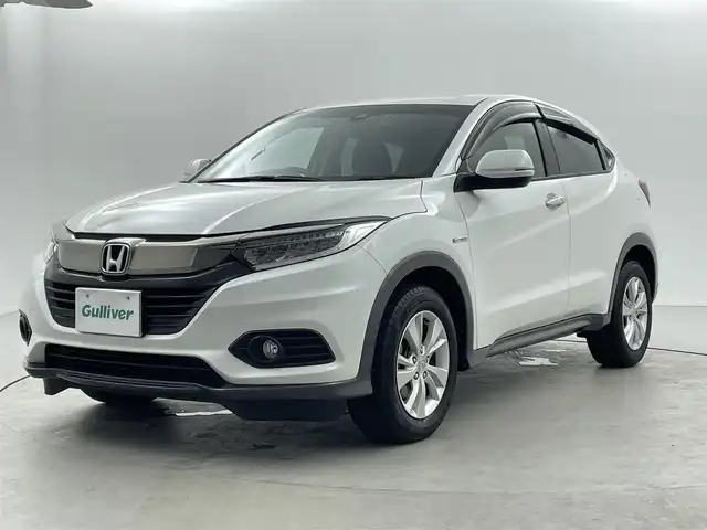ホンダ ヴェゼル ハイブリッド X ホンダセンシング 福井県 2020(令2)年 2.5万km プラチナホワイトパール ワンオーナー/純正ナビ/CD/DVD/フルセグTV/Bluetooth/SD/USB/AUX/バックカメラ /ホンダセンシング/・マルチインフォメーションディスプレイ/・衝突軽減ブレーキ/・誤発進抑制機能/・歩行者事故提言ステアリング/・車線維持支援システム/・クルーズコントロール/・標識認識機能/プッシュスタート/スペアキー/革巻きステアリング/ステアリングリモコン/ステアリングチルド機構/ウィンカー・電動格納式ミラー/オートライト /LED/フォグランプ/純正１６インチアルミ/純正フロアマット