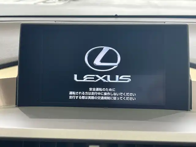 レクサス ＮＸ 300h Fスポーツ 栃木県 2016(平28)年 4.4万km ホワイトノーヴァガラスフレーク 純正SDナビ/（CD/DVD/フルセグTV//Bluetooth/MSV/SD/AUX/USB）/バックカメラ/レザーシート/ビルトインETC/前方ドライブレコーダー/パワーシート/シートヒーター/シートエアコン/メモリーシート/禁煙車/ステアリングヒーター/オートライト/LEDヘッドライト/パドルシフト/横滑り防止装置/フォグランプ/スマートキー/プッシュスタート/ステアリングスイッチ/革巻きステアリング/ウィンカーミラー/純正18インチアルミホイール/純正フロアマット