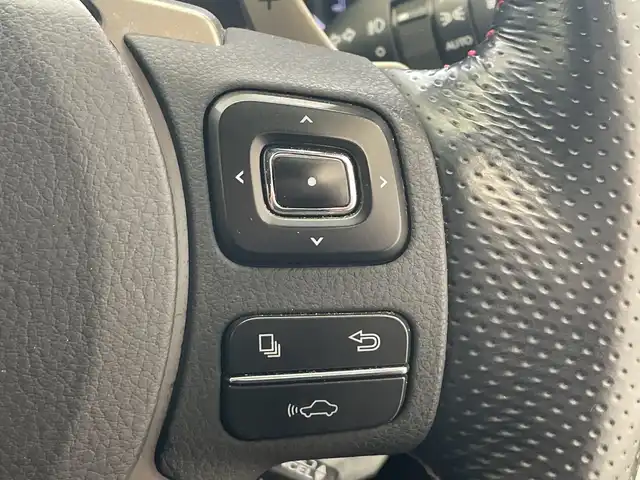 レクサス ＮＸ 300h Fスポーツ 栃木県 2016(平28)年 4.4万km ホワイトノーヴァガラスフレーク 純正SDナビ/（CD/DVD/フルセグTV//Bluetooth/MSV/SD/AUX/USB）/バックカメラ/レザーシート/ビルトインETC/前方ドライブレコーダー/パワーシート/シートヒーター/シートエアコン/メモリーシート/禁煙車/ステアリングヒーター/オートライト/LEDヘッドライト/パドルシフト/横滑り防止装置/フォグランプ/スマートキー/プッシュスタート/ステアリングスイッチ/革巻きステアリング/ウィンカーミラー/純正18インチアルミホイール/純正フロアマット