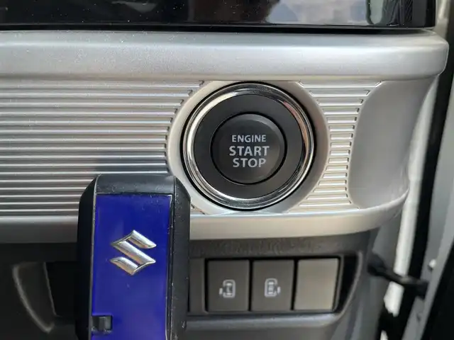 スズキ スペーシア カスタム HYBRID XS 福岡県 2018(平30)年 3.7万km ピュアホワイトP ・純正7インチナビ【CN-RE03WD】/-BT/フルセグTV/CD/DVD/FM/AM/SD/・衝突軽減ブレーキ/・クリアランスソナー/・車線逸脱警報/・横滑り防止装置/・オートライト/・オートハイビーム/・両側パワースライドドア/・前席シートヒーター/・ウィンカーミラー/・ドアバイザー/・フロアマット/・純正アルミ１５インチ/・純正フロントグリル/・フォグランプ/・アイドリングストップ/・スマートキー×２