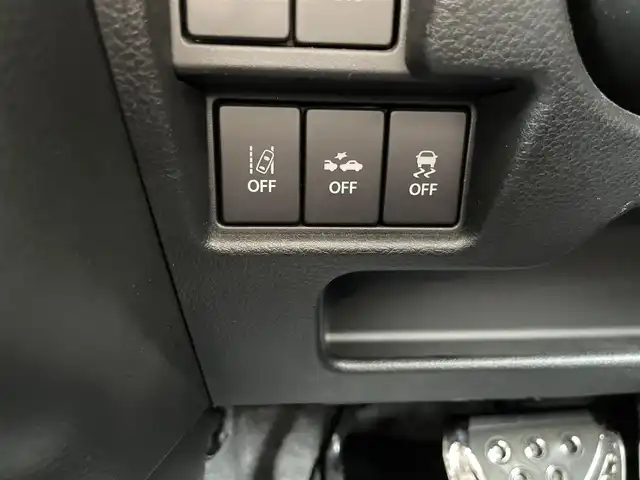スズキ スペーシア カスタム HYBRID XS 福岡県 2018(平30)年 3.7万km ピュアホワイトP ・純正7インチナビ【CN-RE03WD】/-BT/フルセグTV/CD/DVD/FM/AM/SD/・衝突軽減ブレーキ/・クリアランスソナー/・車線逸脱警報/・横滑り防止装置/・オートライト/・オートハイビーム/・両側パワースライドドア/・前席シートヒーター/・ウィンカーミラー/・ドアバイザー/・フロアマット/・純正アルミ１５インチ/・純正フロントグリル/・フォグランプ/・アイドリングストップ/・スマートキー×２