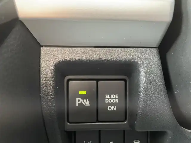 スズキ スペーシア カスタム HYBRID XS 福岡県 2018(平30)年 3.7万km ピュアホワイトP ・純正7インチナビ【CN-RE03WD】/-BT/フルセグTV/CD/DVD/FM/AM/SD/・衝突軽減ブレーキ/・クリアランスソナー/・車線逸脱警報/・横滑り防止装置/・オートライト/・オートハイビーム/・両側パワースライドドア/・前席シートヒーター/・ウィンカーミラー/・ドアバイザー/・フロアマット/・純正アルミ１５インチ/・純正フロントグリル/・フォグランプ/・アイドリングストップ/・スマートキー×２