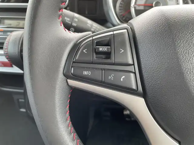 スズキ スペーシア カスタム HYBRID XS 福岡県 2018(平30)年 3.7万km ピュアホワイトP ・純正7インチナビ【CN-RE03WD】/-BT/フルセグTV/CD/DVD/FM/AM/SD/・衝突軽減ブレーキ/・クリアランスソナー/・車線逸脱警報/・横滑り防止装置/・オートライト/・オートハイビーム/・両側パワースライドドア/・前席シートヒーター/・ウィンカーミラー/・ドアバイザー/・フロアマット/・純正アルミ１５インチ/・純正フロントグリル/・フォグランプ/・アイドリングストップ/・スマートキー×２