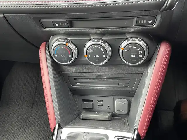 マツダ ＣＸ－３ XD ツーリング 神奈川県 2015(平27)年 6.8万km クリスタルホワイトパールマイカ ワンオーナー/4WD/黒合皮レザーシート/純正SDナビ・地デジTV/純正CD/DVD/USB/BT/バックモニター/ビルトインETC/前後ドライブレコーダー/HUD/クルーズコントロール/衝突軽減ブレーキ/BSM/純正18インチAW/LEDライト/前席シートヒーター/パドルシフト/プッシュスタート/スマートキー×2/保証書・取説あり