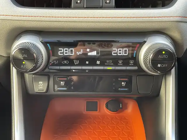 トヨタ ＲＡＶ４ ハイブリッド アドベンチャー 道東・釧路十勝 2022(令4)年 3.3万km アッシュグレーメタリック/グレイッシュブルー 4WD/ワンオーナー/寒冷地仕様/Toyota Safety Sense/・PCS(プリクラッシュセーフティ)/・LTA(レーントレーシングアシスト)/・BSM(ブラインドスポットモニター)/・オートマチックハイビーム/・レーダークルーズコントロール/社外フローティングナビ/ (FM/AM/DISC/BT)/フルセグTV/バックカメラ/ドライブレコーダー/革巻きステアリング/ステアリングスイッチ/ステアリングヒーター/パワーシート/ (運転席)/メモリーシート/ (運転席)/シートヒーター/ (運転席/助手席)/エアーシート/ (運転席/助手席)/プッシュスタート/スマートキー/スペアキー/純正キー1体型エンジンスターター/パワーバックドア/純正19インチAW付サマータイヤ積込/TOM’s17インチAW付スタッドレスタイヤ/純正LEDヘッドライト/フォグランプ/ (フロント/リア)/電動格納ミラー/ウインカーミラー/ルーフレール/純正ドアバイザー/純正フロアマット/ブレーキホールド/横滑り防止装置/アイドリングストップ/取扱説明書/保証書