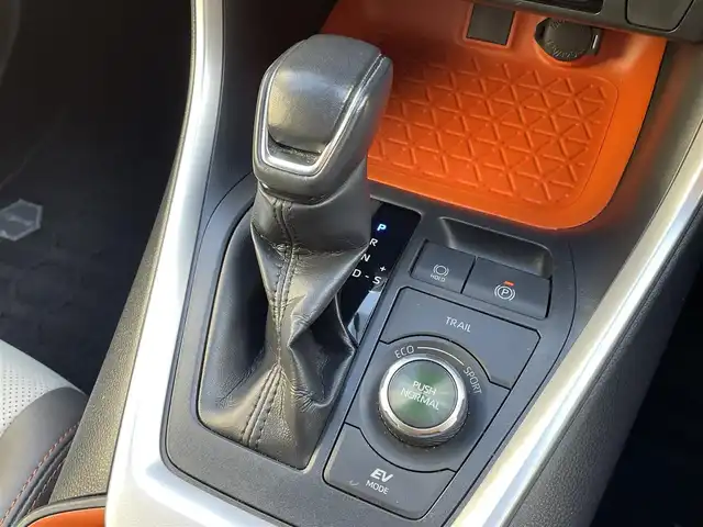 トヨタ ＲＡＶ４ ハイブリッド アドベンチャー 道東・釧路十勝 2022(令4)年 3.3万km アッシュグレーメタリック/グレイッシュブルー 4WD/ワンオーナー/寒冷地仕様/Toyota Safety Sense/・PCS(プリクラッシュセーフティ)/・LTA(レーントレーシングアシスト)/・BSM(ブラインドスポットモニター)/・オートマチックハイビーム/・レーダークルーズコントロール/社外フローティングナビ/ (FM/AM/DISC/BT)/フルセグTV/バックカメラ/ドライブレコーダー/革巻きステアリング/ステアリングスイッチ/ステアリングヒーター/パワーシート/ (運転席)/メモリーシート/ (運転席)/シートヒーター/ (運転席/助手席)/エアーシート/ (運転席/助手席)/プッシュスタート/スマートキー/スペアキー/純正キー1体型エンジンスターター/パワーバックドア/純正19インチAW付サマータイヤ積込/TOM’s17インチAW付スタッドレスタイヤ/純正LEDヘッドライト/フォグランプ/ (フロント/リア)/電動格納ミラー/ウインカーミラー/ルーフレール/純正ドアバイザー/純正フロアマット/ブレーキホールド/横滑り防止装置/アイドリングストップ/取扱説明書/保証書