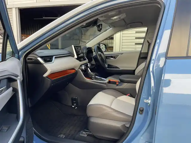 トヨタ ＲＡＶ４ ハイブリッド アドベンチャー 道東・釧路十勝 2022(令4)年 3.3万km アッシュグレーメタリック/グレイッシュブルー 4WD/ワンオーナー/寒冷地仕様/Toyota Safety Sense/・PCS(プリクラッシュセーフティ)/・LTA(レーントレーシングアシスト)/・BSM(ブラインドスポットモニター)/・オートマチックハイビーム/・レーダークルーズコントロール/社外フローティングナビ/ (FM/AM/DISC/BT)/フルセグTV/バックカメラ/ドライブレコーダー/革巻きステアリング/ステアリングスイッチ/ステアリングヒーター/パワーシート/ (運転席)/メモリーシート/ (運転席)/シートヒーター/ (運転席/助手席)/エアーシート/ (運転席/助手席)/プッシュスタート/スマートキー/スペアキー/純正キー1体型エンジンスターター/パワーバックドア/純正19インチAW付サマータイヤ積込/TOM’s17インチAW付スタッドレスタイヤ/純正LEDヘッドライト/フォグランプ/ (フロント/リア)/電動格納ミラー/ウインカーミラー/ルーフレール/純正ドアバイザー/純正フロアマット/ブレーキホールド/横滑り防止装置/アイドリングストップ/取扱説明書/保証書